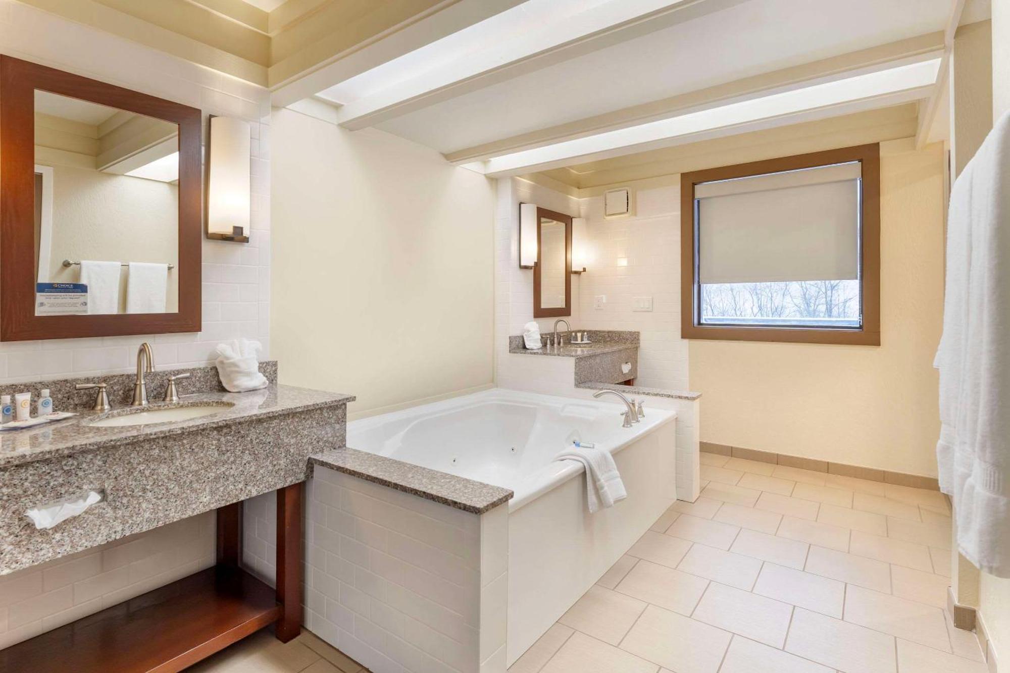 Comfort Inn & Suites Geistown Ngoại thất bức ảnh
